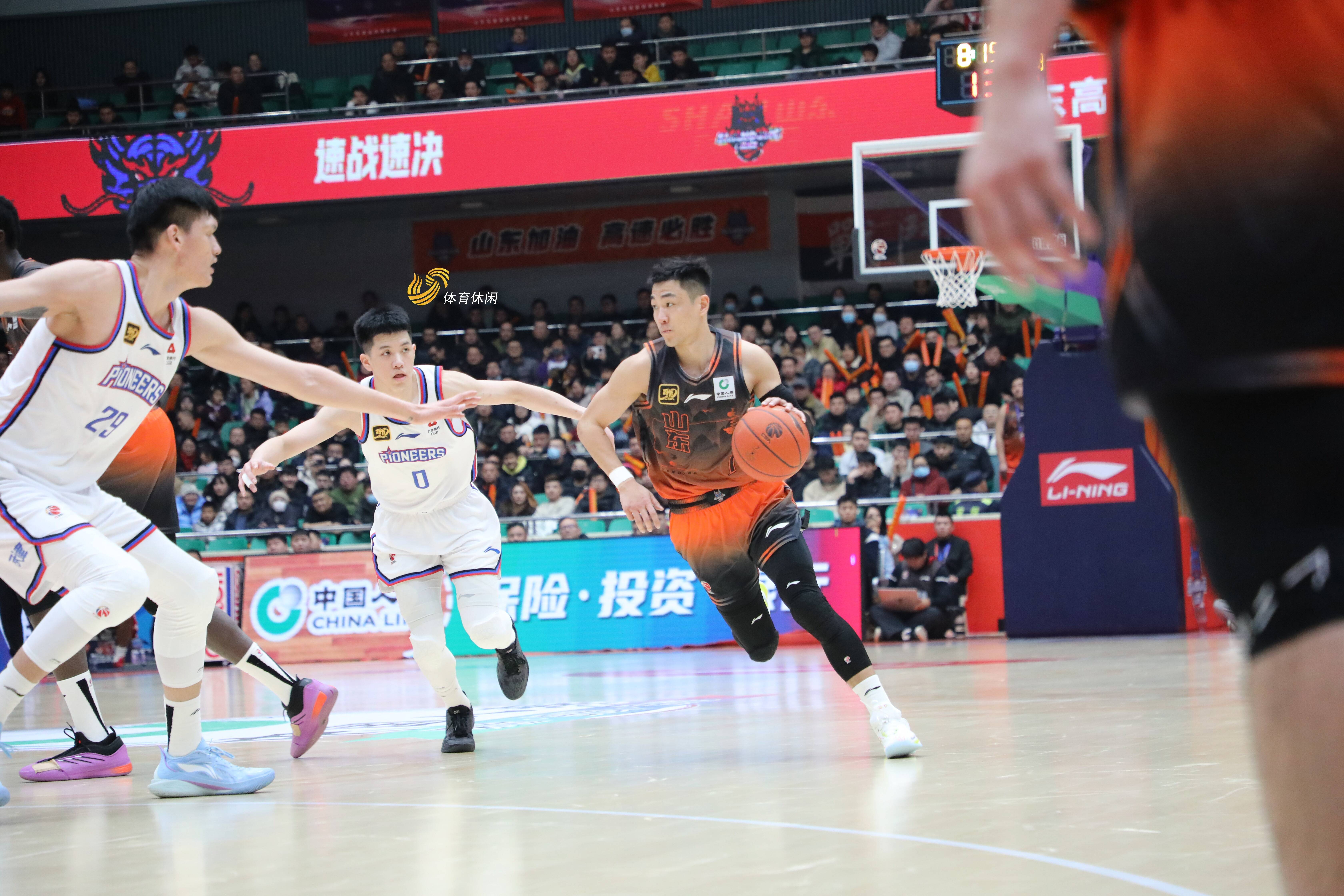 山东高速CBA击败新疆广汇高诗岩关键抢断的简单介绍