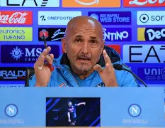 包含那不勒斯意甲击败乌迪内斯奥斯梅恩头槌建功的词条